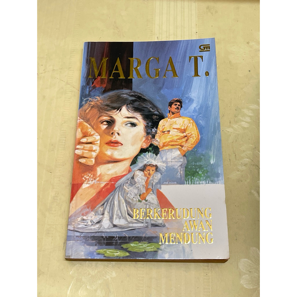 Novel Berkerudung Awan Mendung MARGA T
