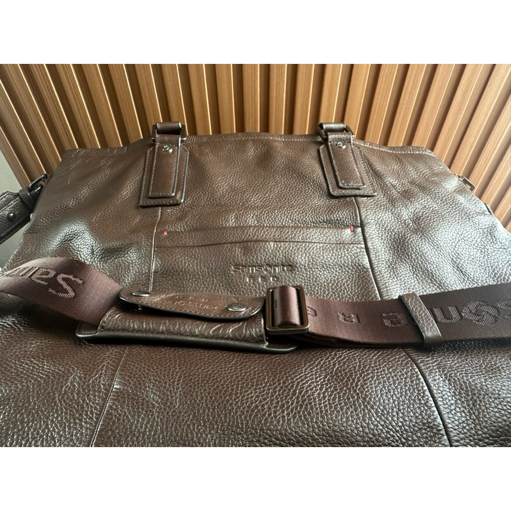 tas Slempang Samsonite