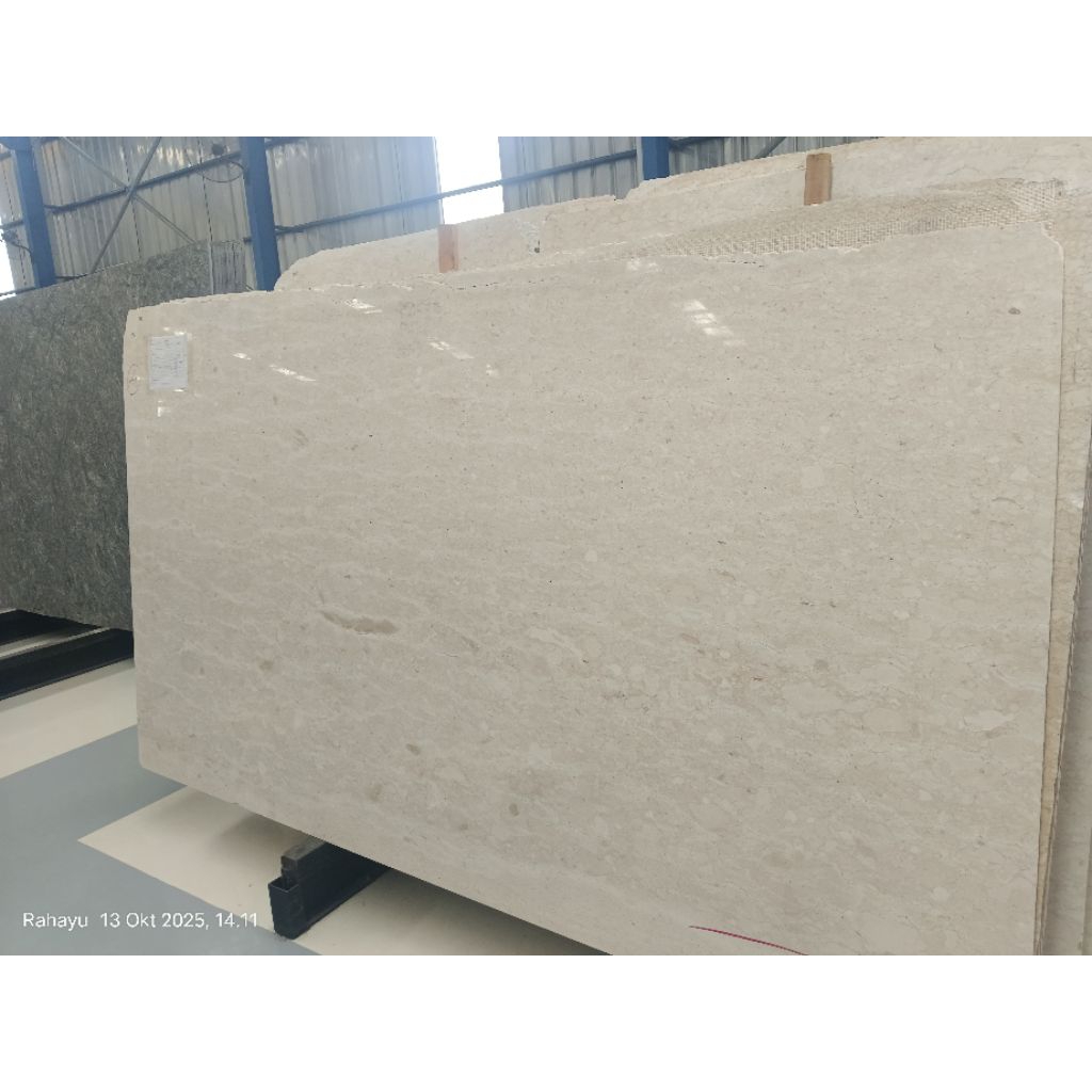 marmer lantai cream ujung pandang premium