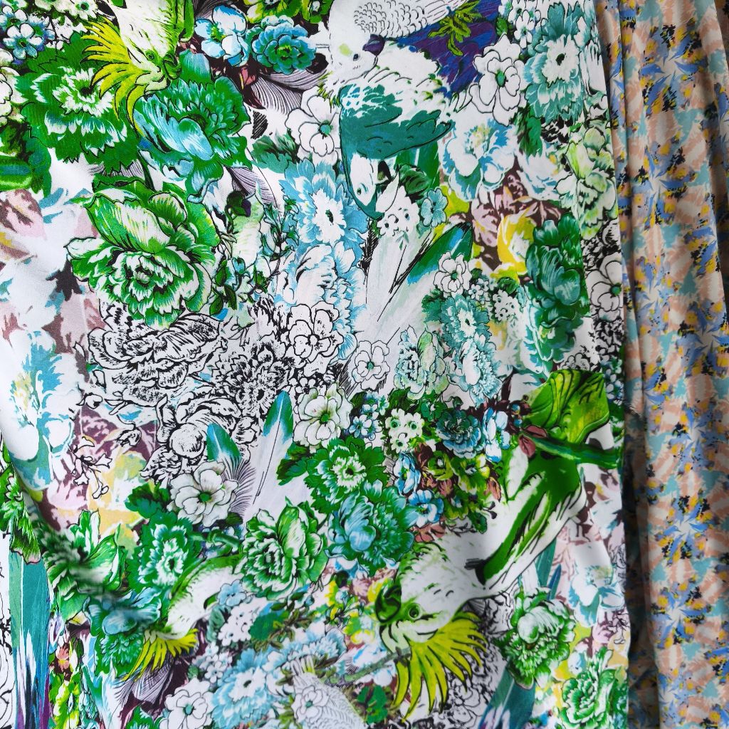 Kain Sifon Ceruty Motif Tropical Floral Bird // Harga Tertera Per 0,5 Mter – Bahan Jatuh, Lembut, Ad