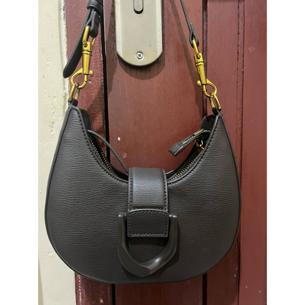 preloved charles keith itzy bag