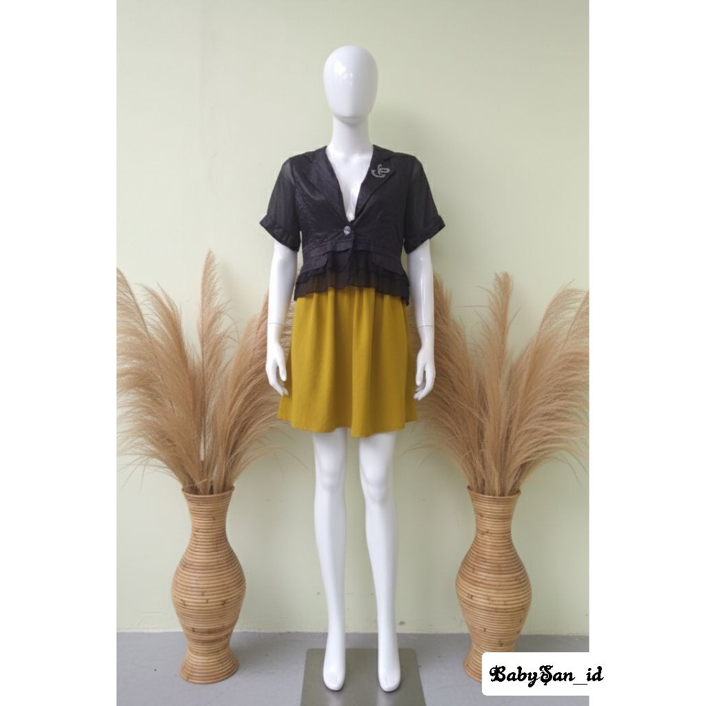 Blazer Outer Pendek Silk Hitam