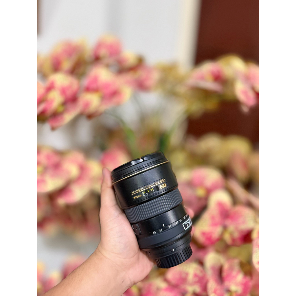 lensa nikon 17 55 f2.8 siap dipakai kerja