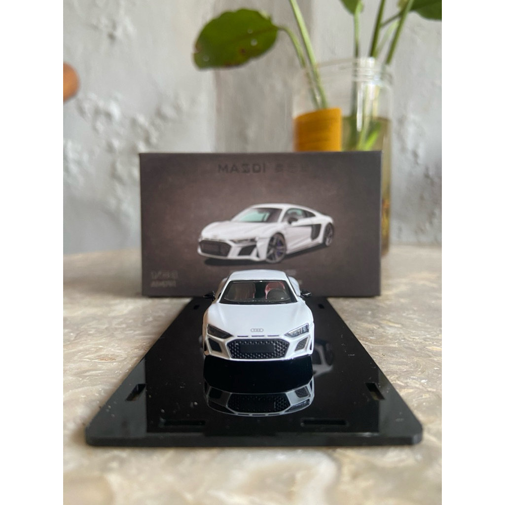 Diecast Audi R8 white Massdi 1/64.