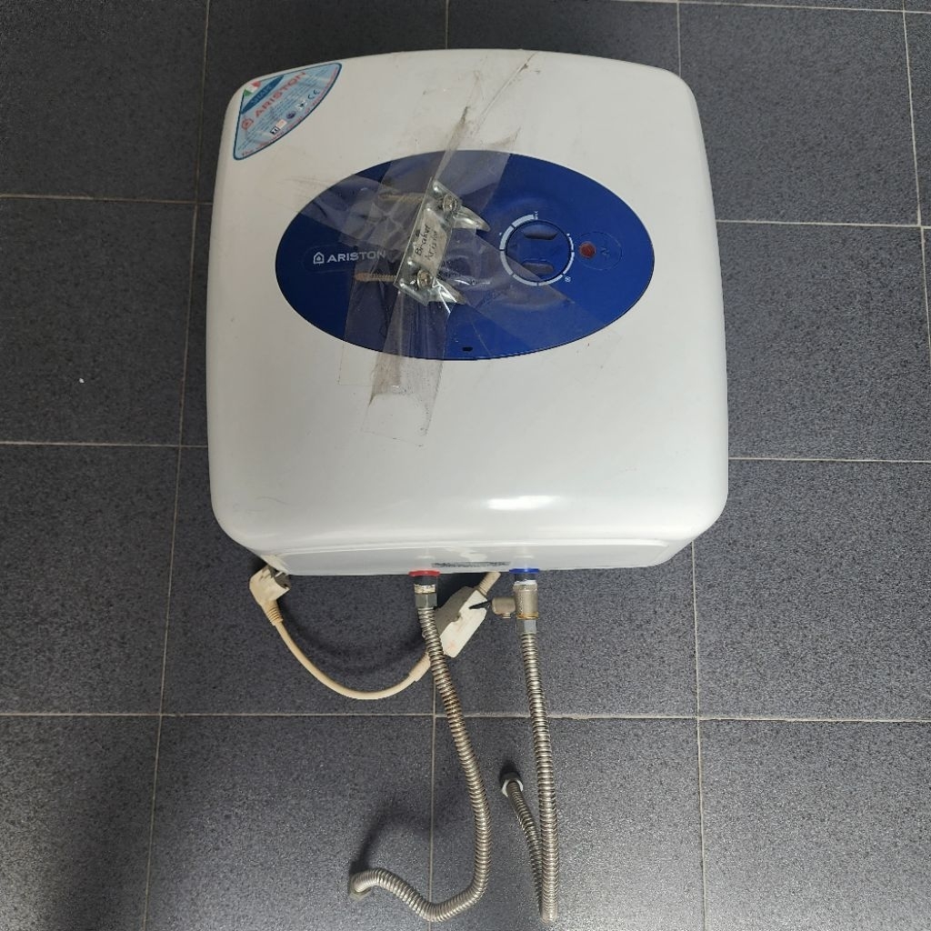 Water Heater Ariston 30L Pemanas Air Ariston 30 Liter