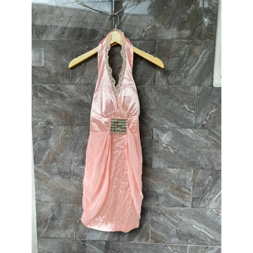 Gaun pink