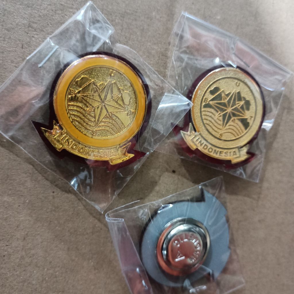 pin Basarnas lapis mika kancing magnet