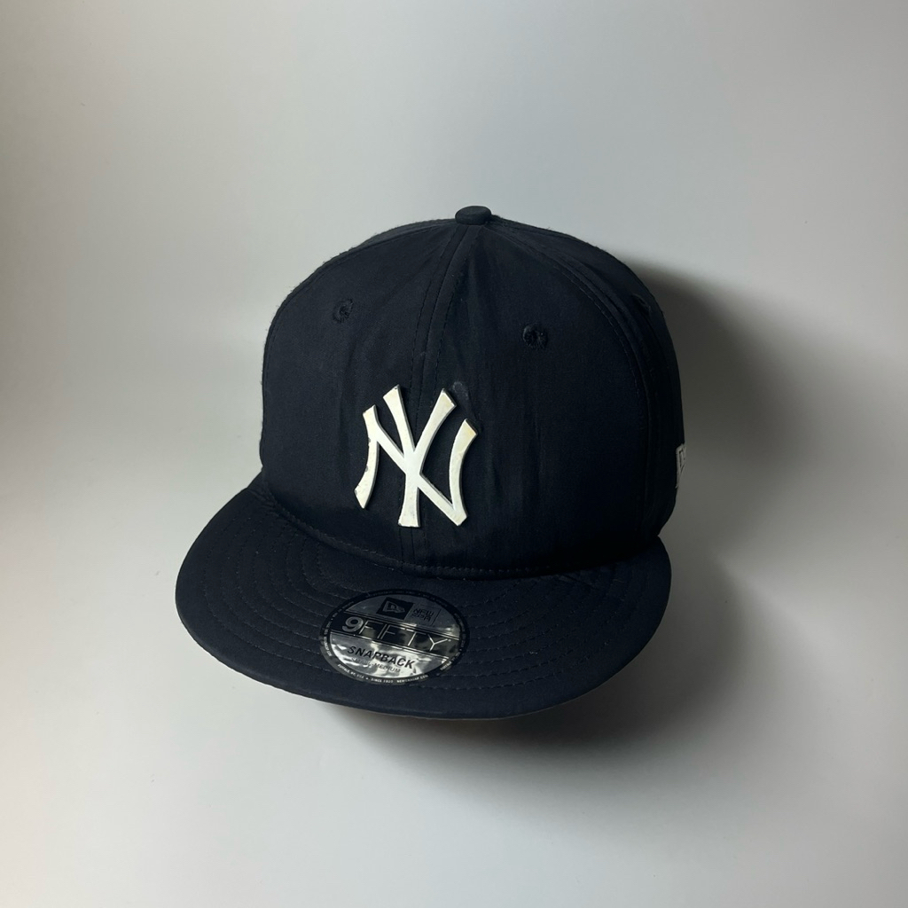 Topi New Era Logo Besi