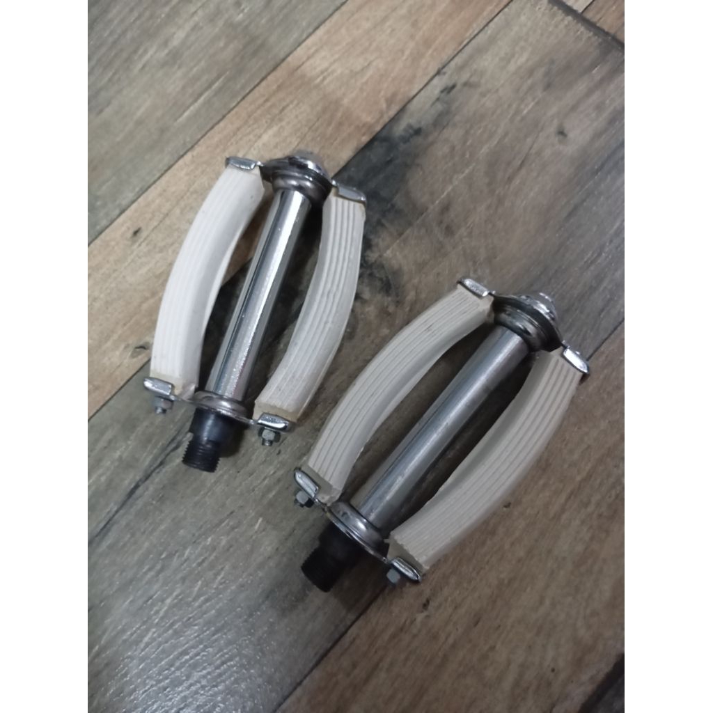 Pedal Sepeda Onthel/28 Original Warna Putih