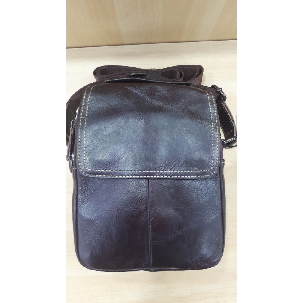 Tas Selempang Macmillan