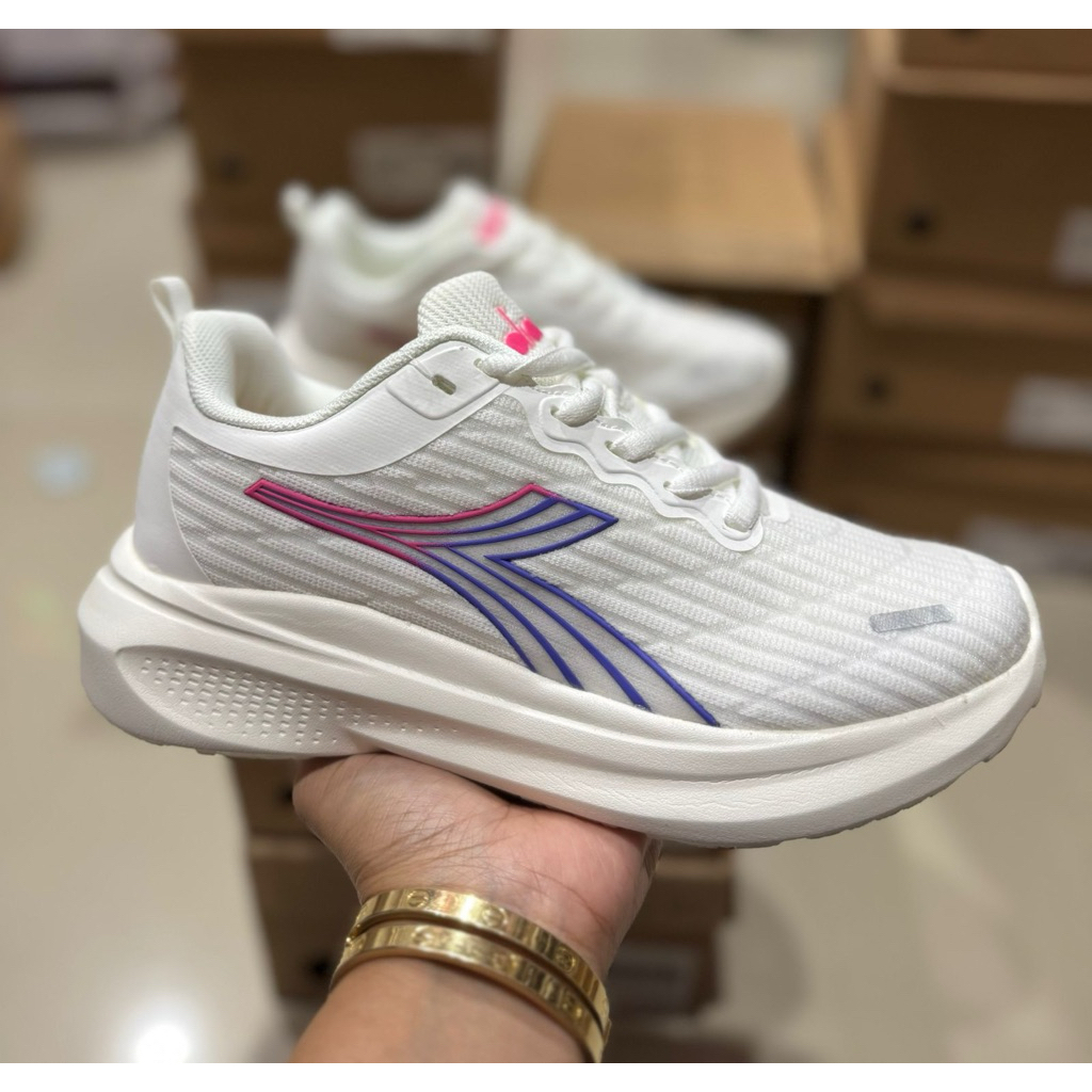 Diadora MARKIST (F) white size 36(22cm)(1)-37(23cm)(4)-40(25cm)(1) made in china