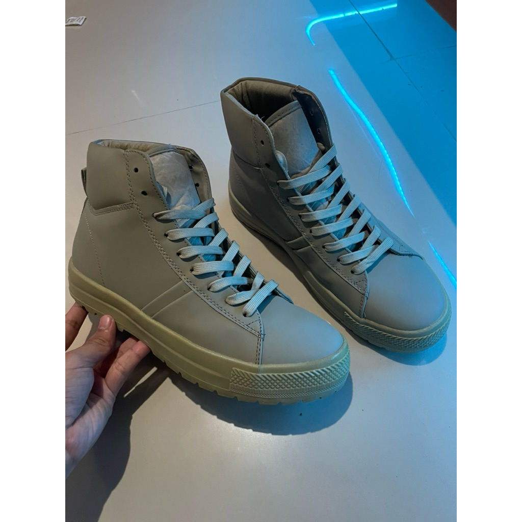 Sepatu   - Zara High Cut Sneakers - Size 41 - Rarely Used