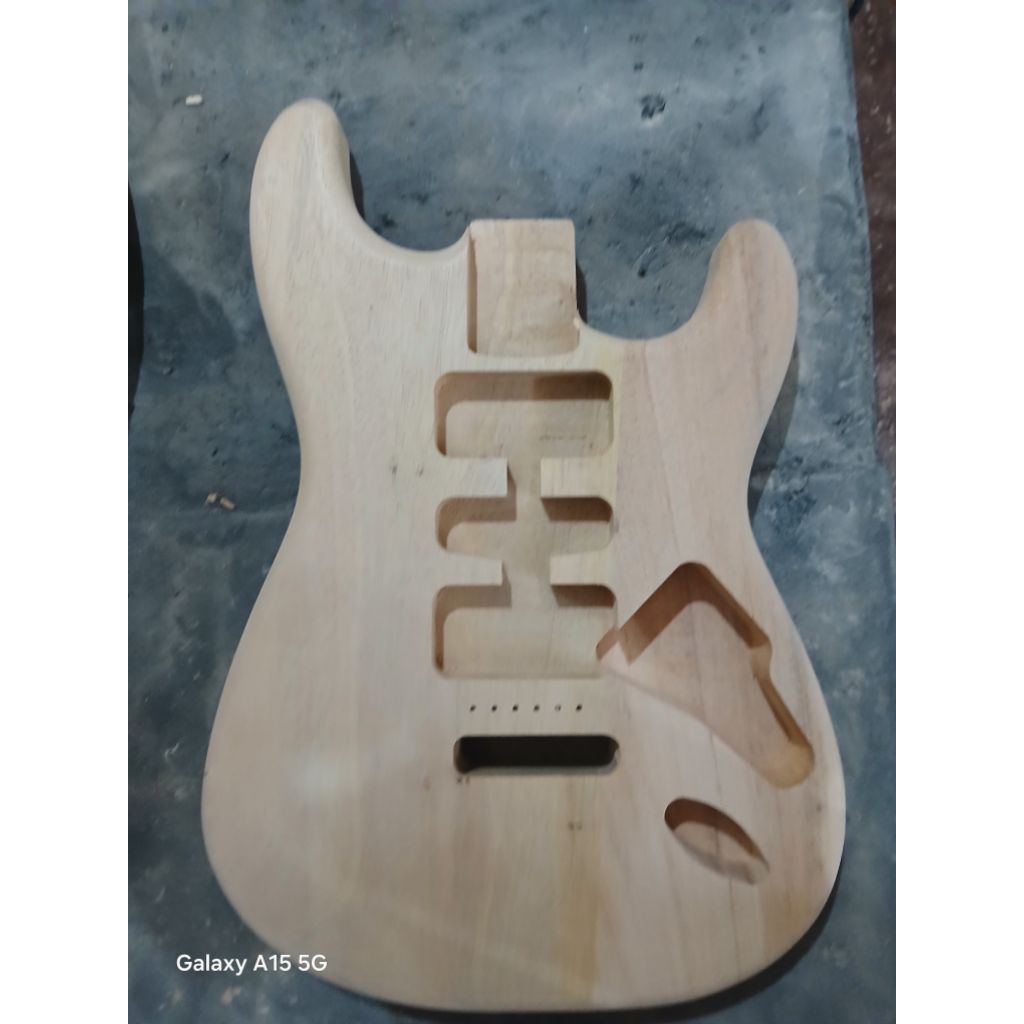 body gitar stratocaster hsh