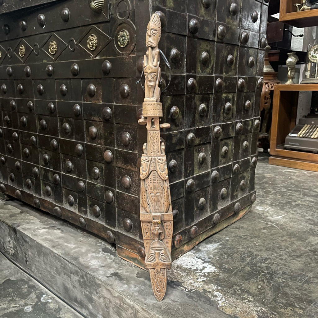 Alat Musik Hasapi Kecapi Tradisional Suku Batak Toba Ukir Kayu Medium Lawas Jadul Tua