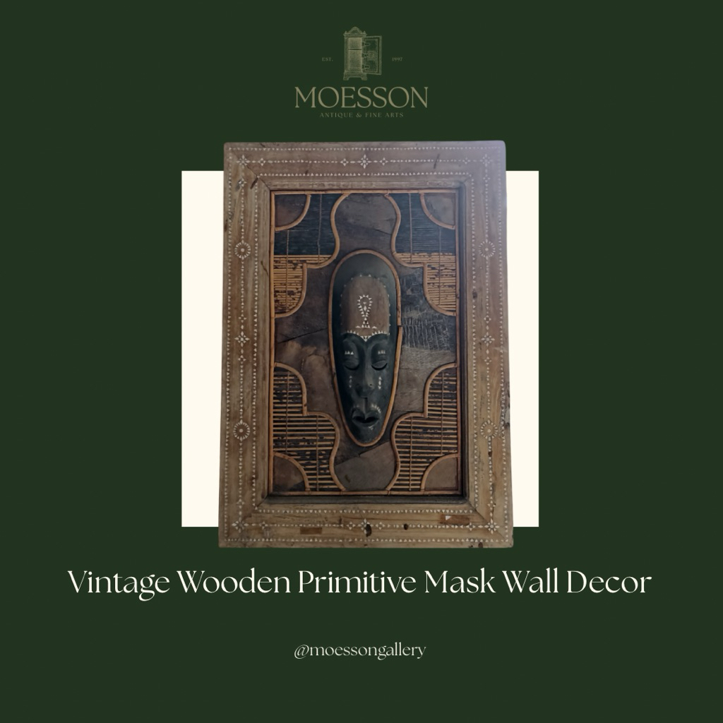 Dekorasi Dinding Topeng Primitif Kayu dengan Frame Lawas Jadul Tua