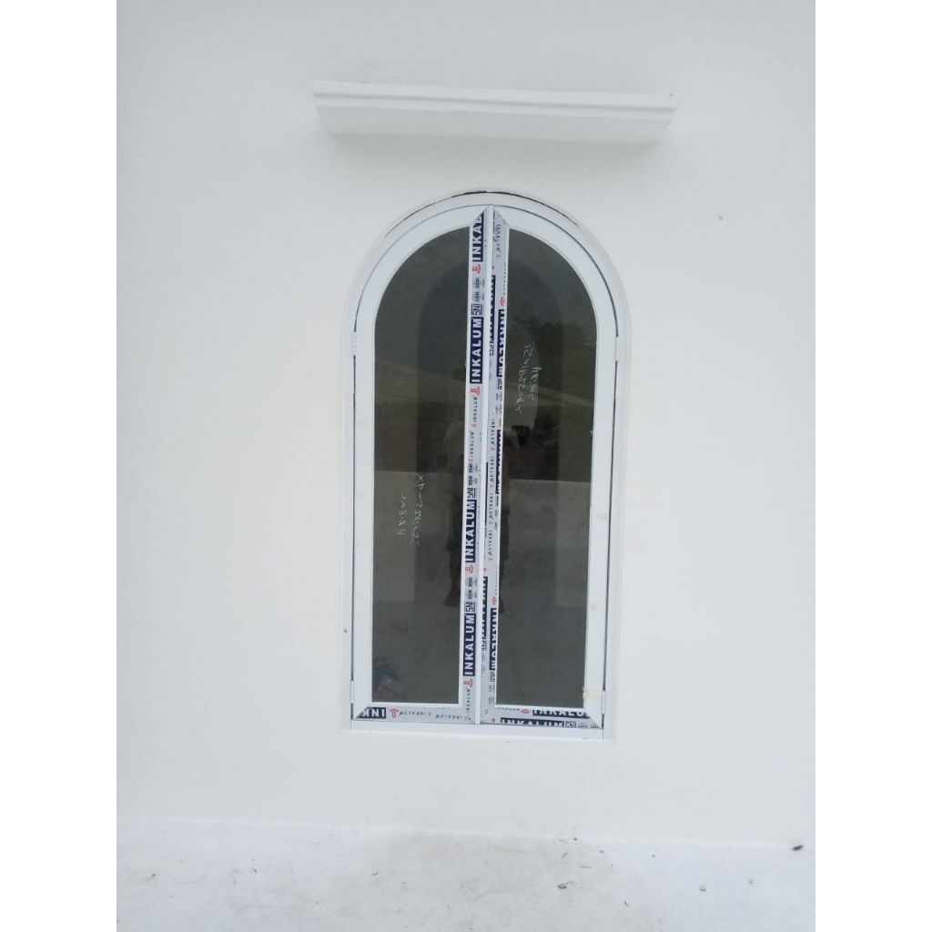 kusen jendela double model lengkung bukaan swing aluminium