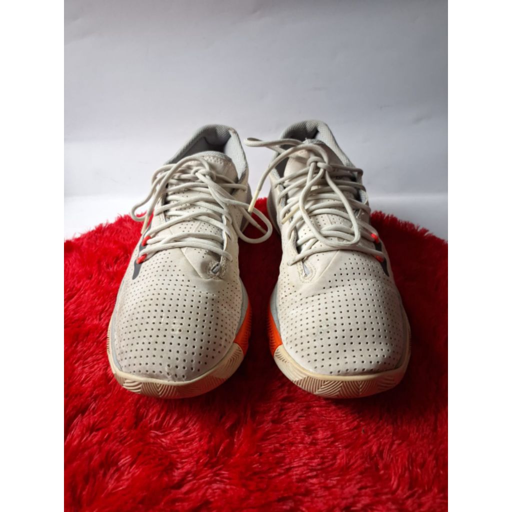 Sepatu Basket second Original ukuran 40,5