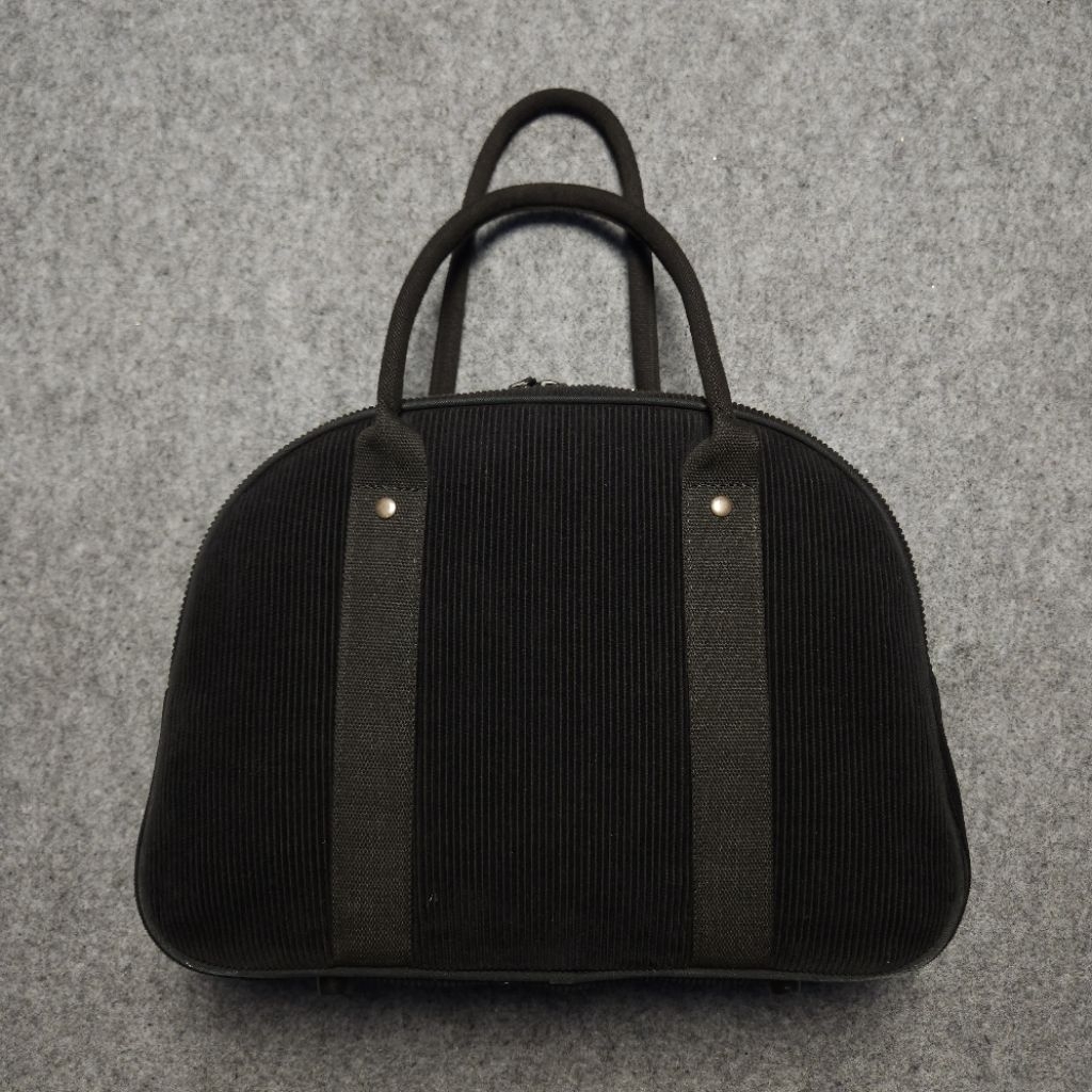 Tas Boston Korduroi hasil kolaborasi antara Uniqlo dan Ines de la Fressange