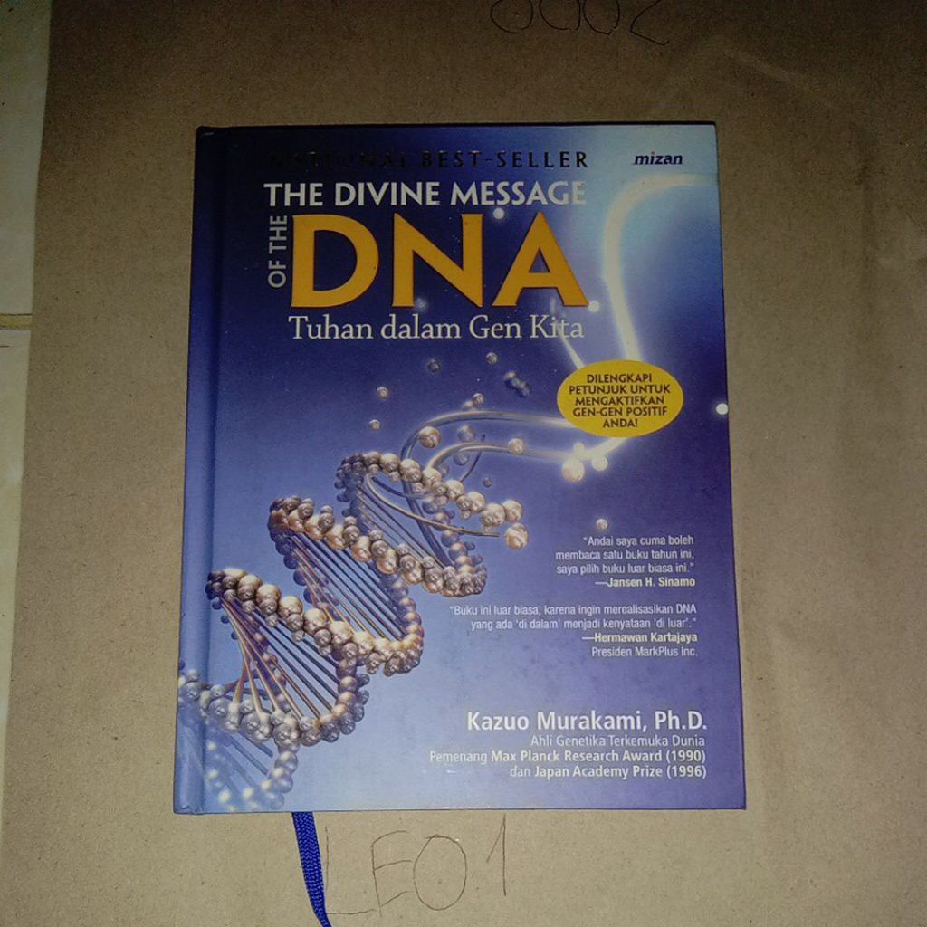 BUKU NASIONAL BEST SEL LER THE DIVINE MESSAGE OF THE DNA TUHAN DALAM GEN KITA
