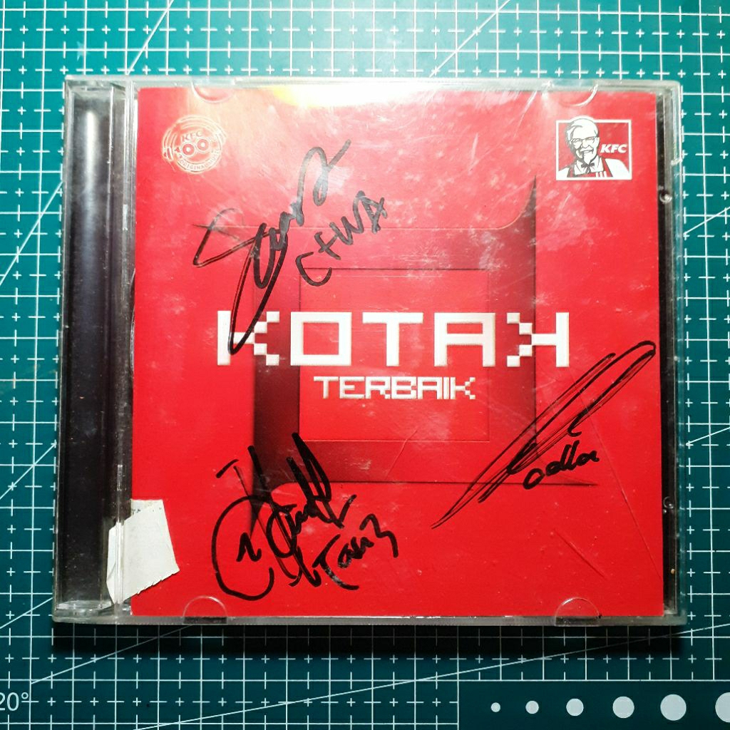 CD Kotak - Terbaik Signed By Personil Band