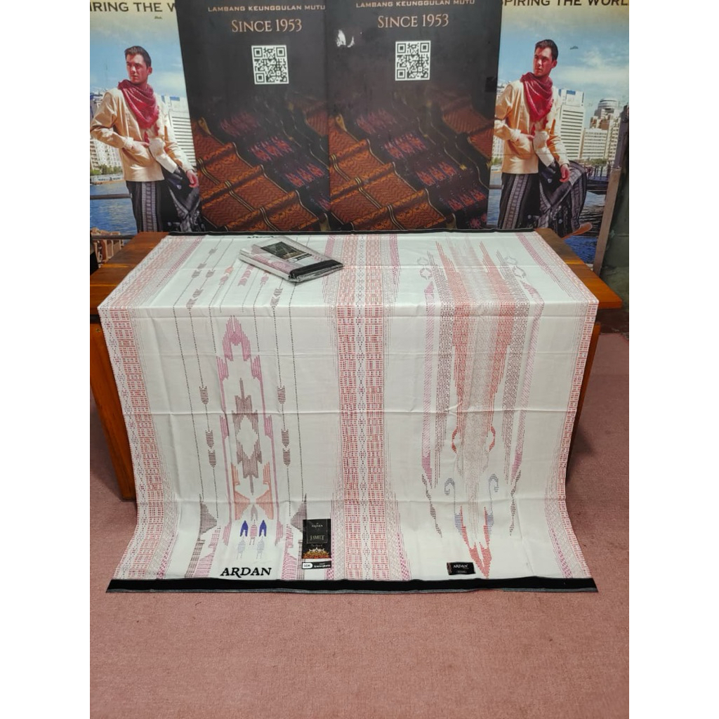 Sarung ARDAN PUTIH FAMILY