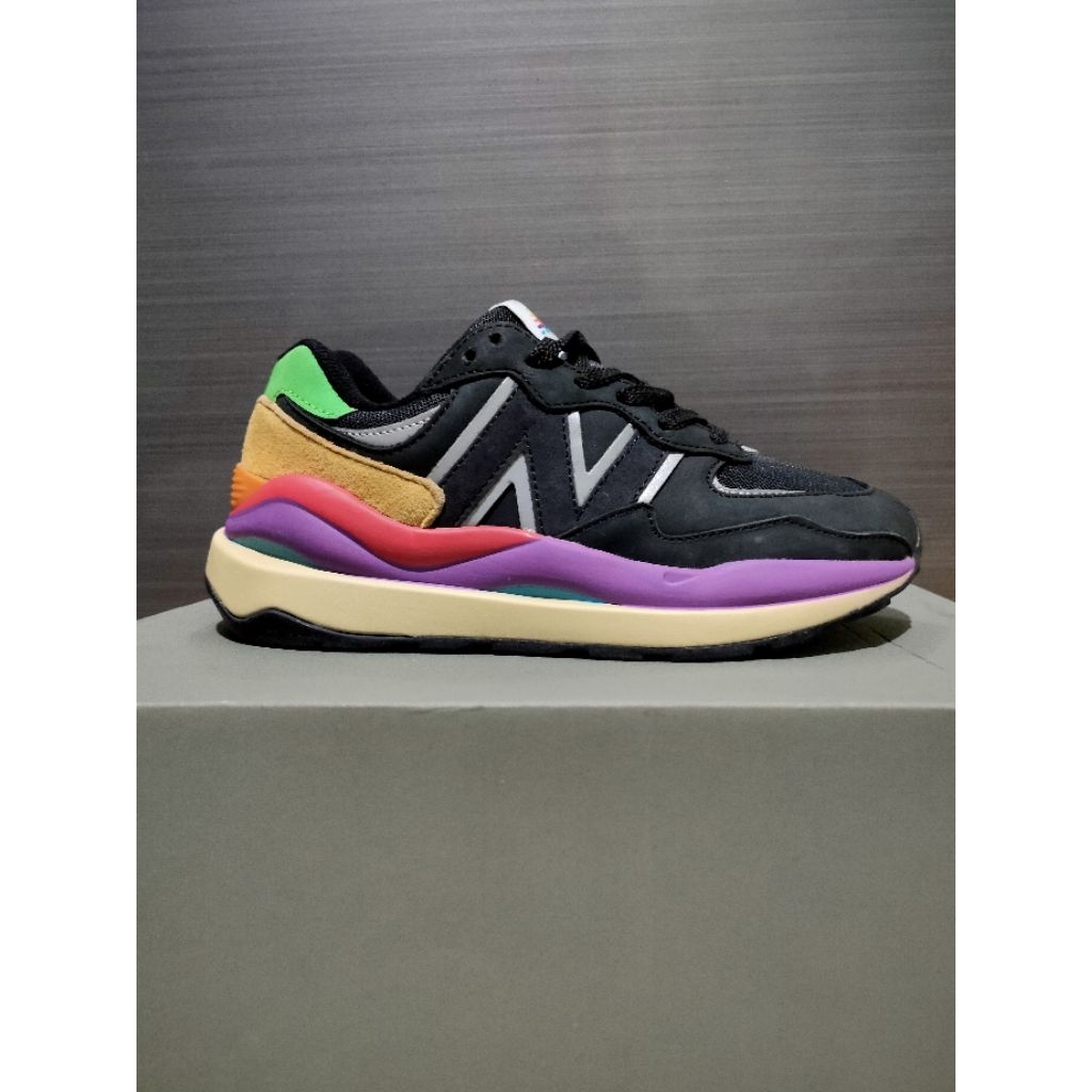 Sepatu Sneakers NB seri 57/40 warna Black Vivid Cactus