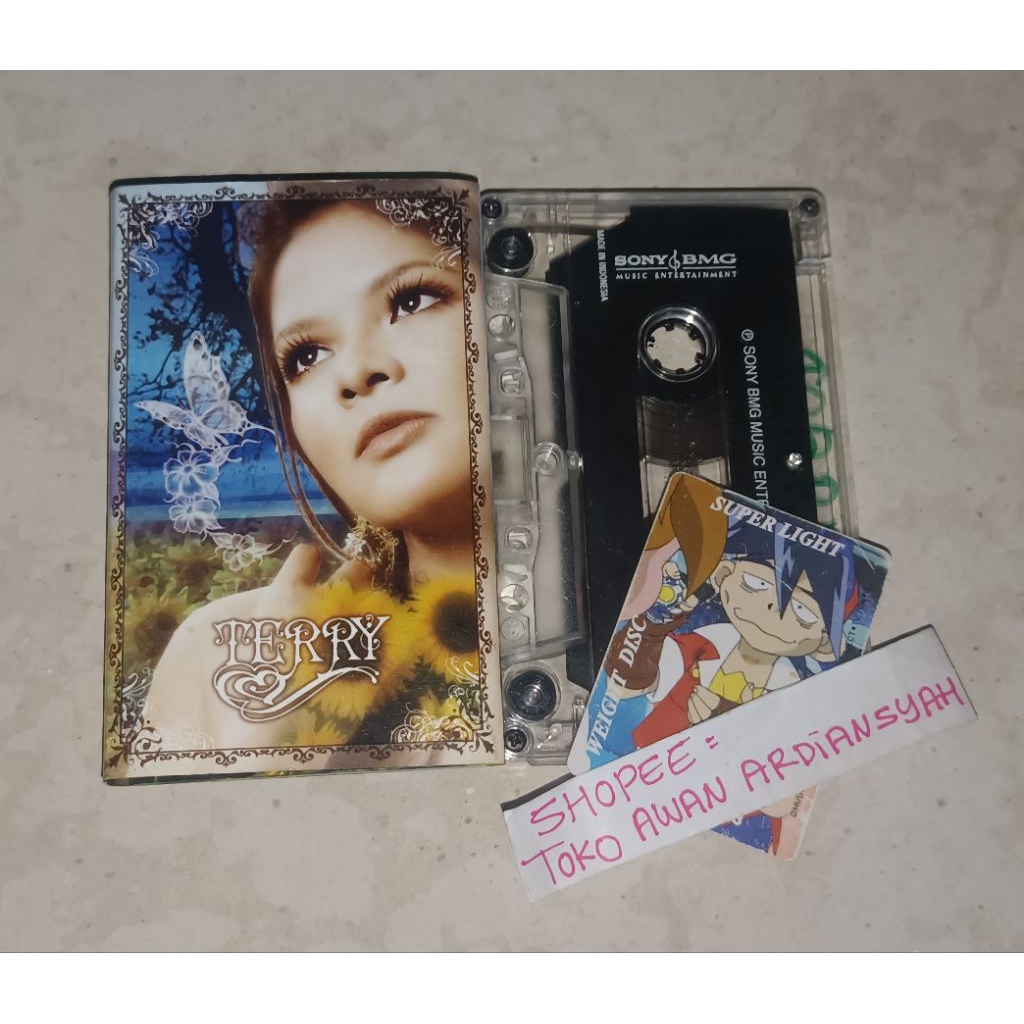 kaset pita terry (kotak kaset ada coretan nama depan belakang, liat semua foto)