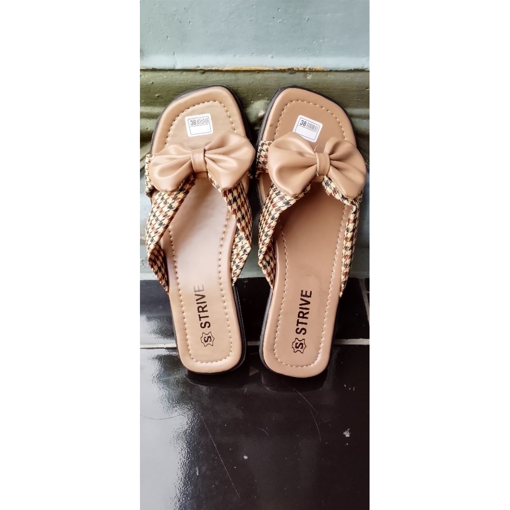 SANDAL WANITA STRIVE / SANDAL FLAT WANITA / SANDAL FLAT WANITA KEKINIAN / SANDAL WANITA MURAH