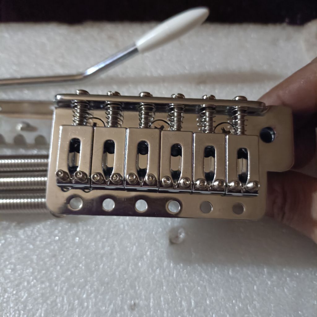Tremolo Bridge Stratocaster Left hand Original Untuk Fender, Squier, Strat Lainnya Untuk Gitar Kiri 