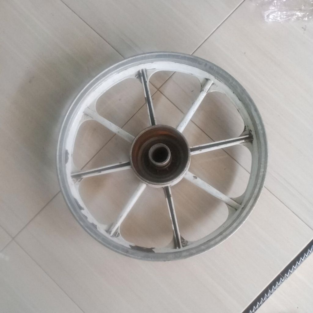 pelek velg belakang Suzuki smash Shogun copotan motor