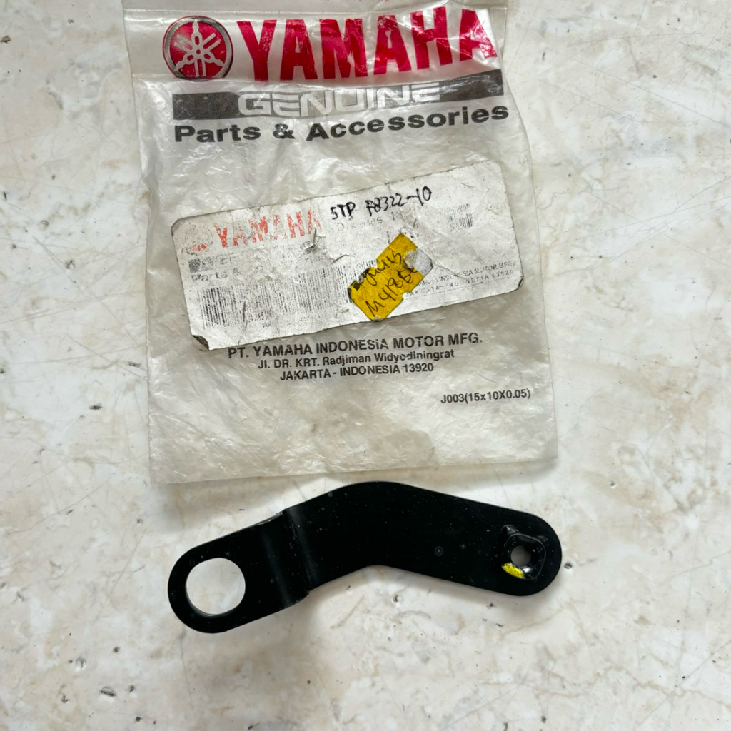 PLATE DUDUKAN LEGSHILD DEPAN KANAN ORIGINAL YAMAHA JUPITER Z BURHAN /STAY 2 5TP-F8322-10