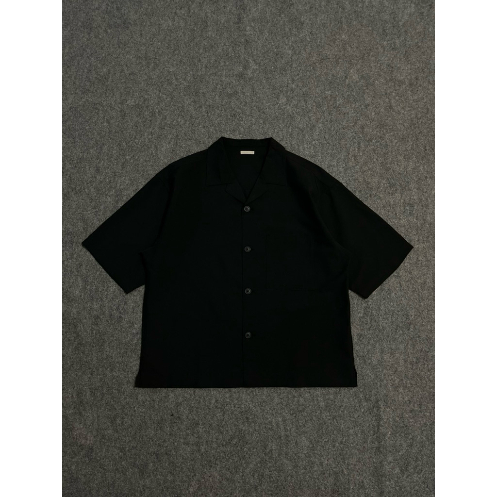 Kemeja Oversize Boxy Fit GU Uniqlo Basic Essential Pocket Black Open Collar Shirt