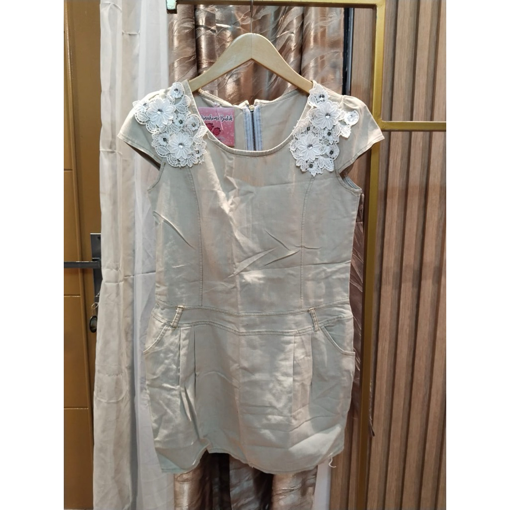 Dress pendek wanita motif bunga kristal