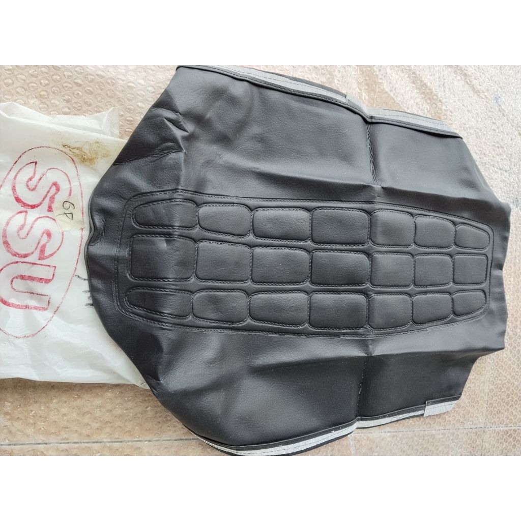 kulit jok sarung jok cover jok cover seat krakap jok Suzuki GP100 Gp100 gp100 gp125 non original NOS