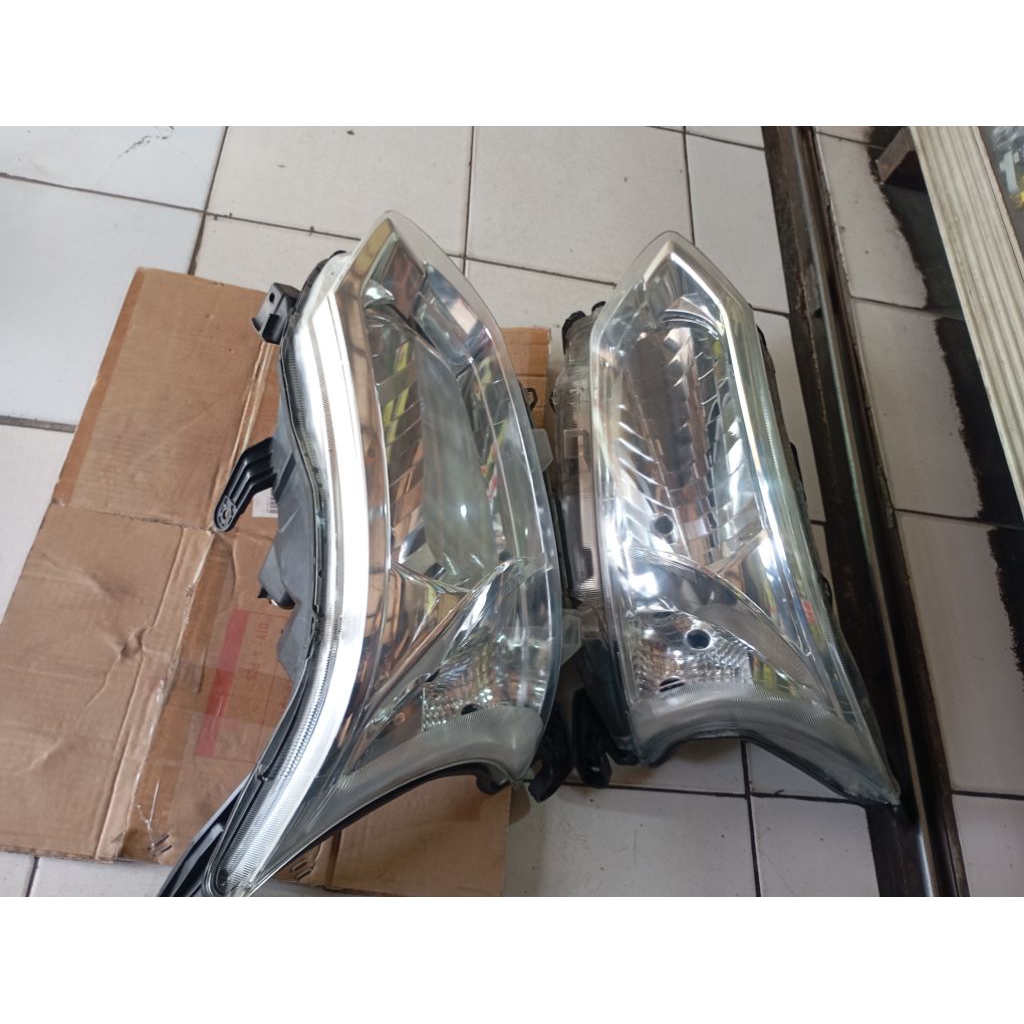 Headlamp Avanza Tahun 2016 - 2018 original sepasang kanan kiri