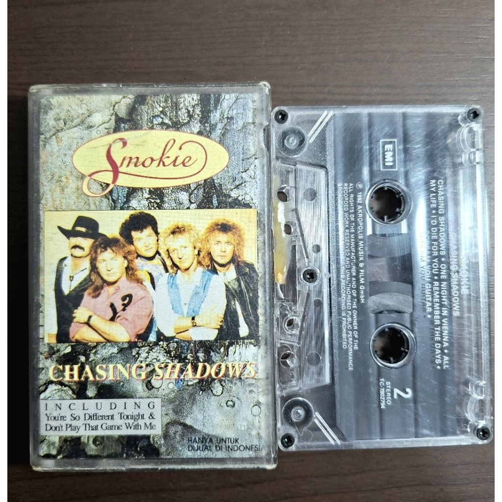 Kaset Pita Smokie - Chasing Shadows Rock Album