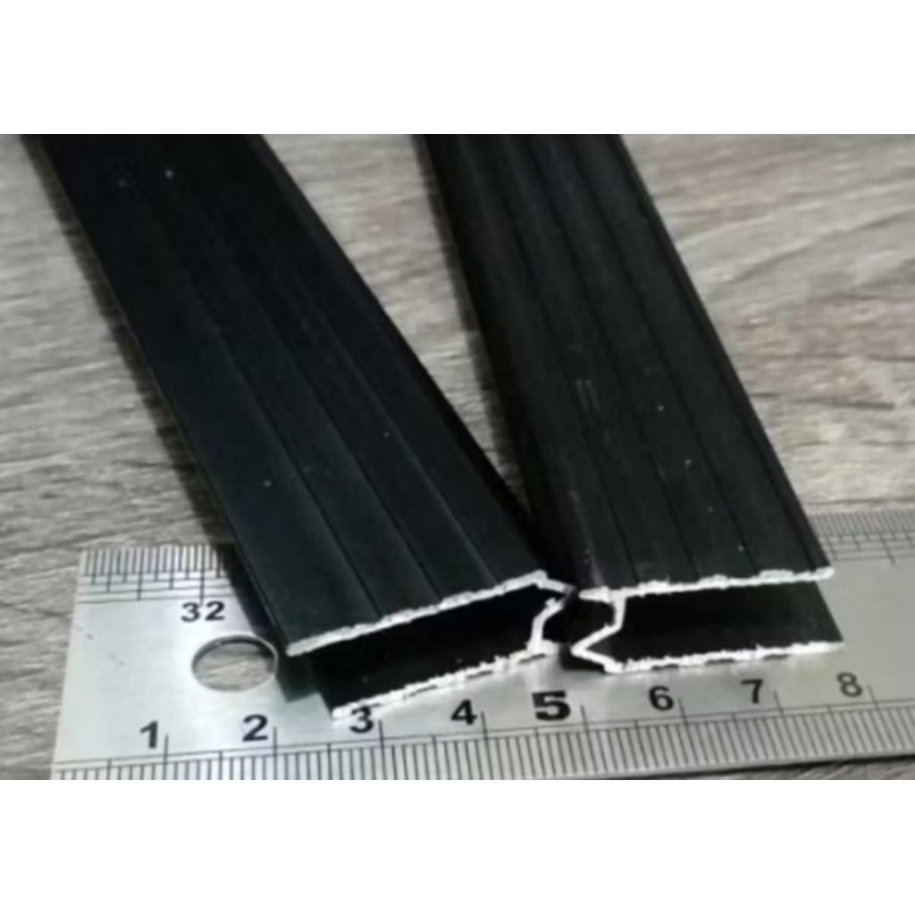 List Hardcase U 75cm Hitam Aluminium