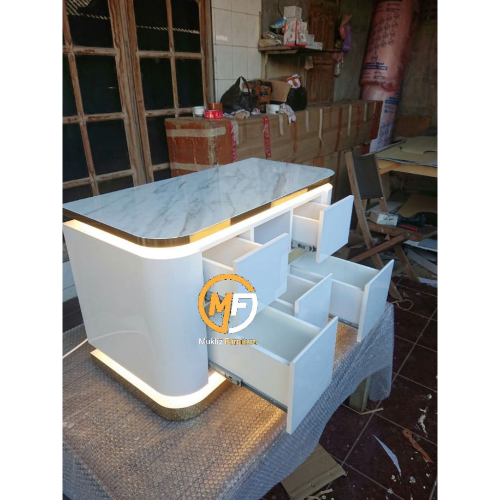 Meja tv minimalis /meja hias