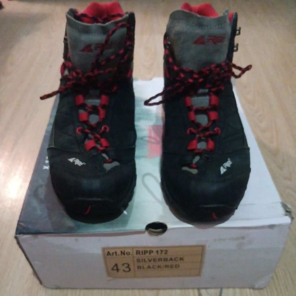 Sepatu Rei Silverback