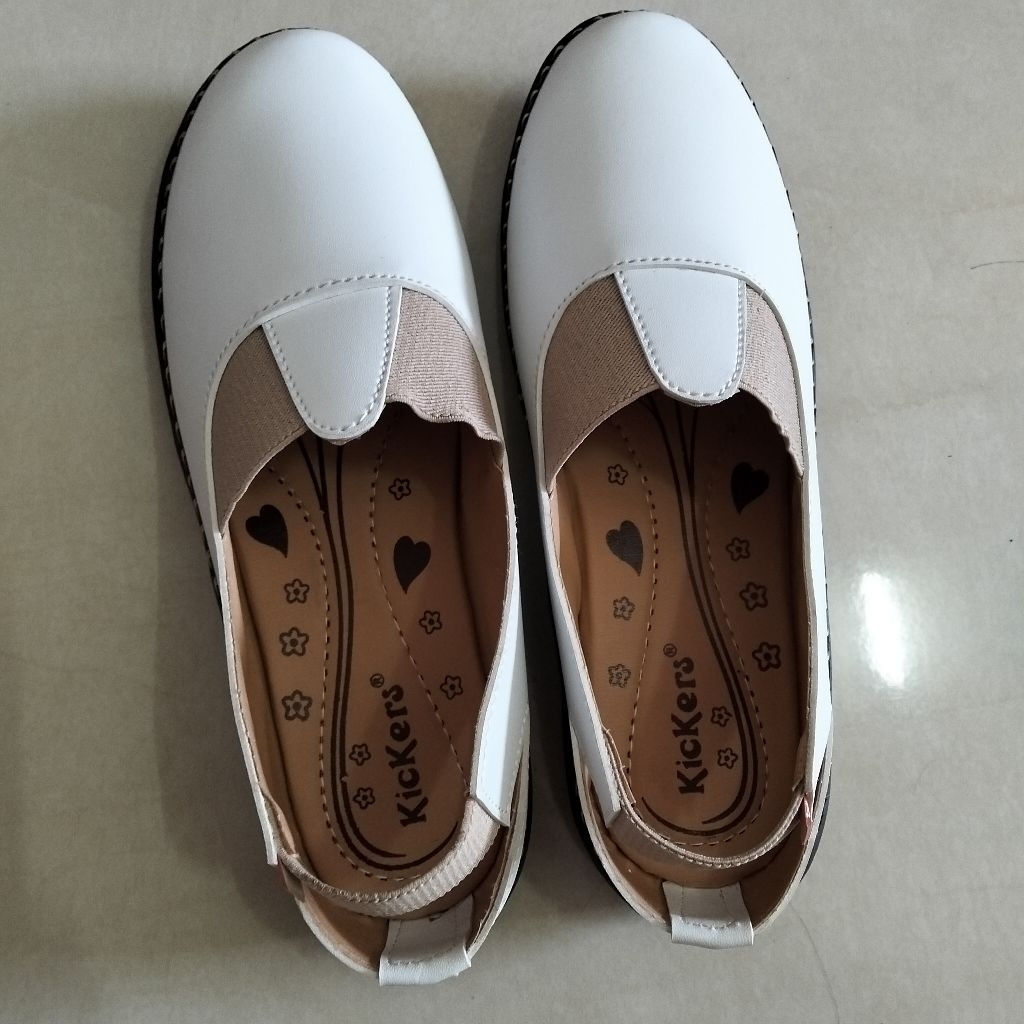 preloved sepatu wanita flatshoes Kickers white size 40