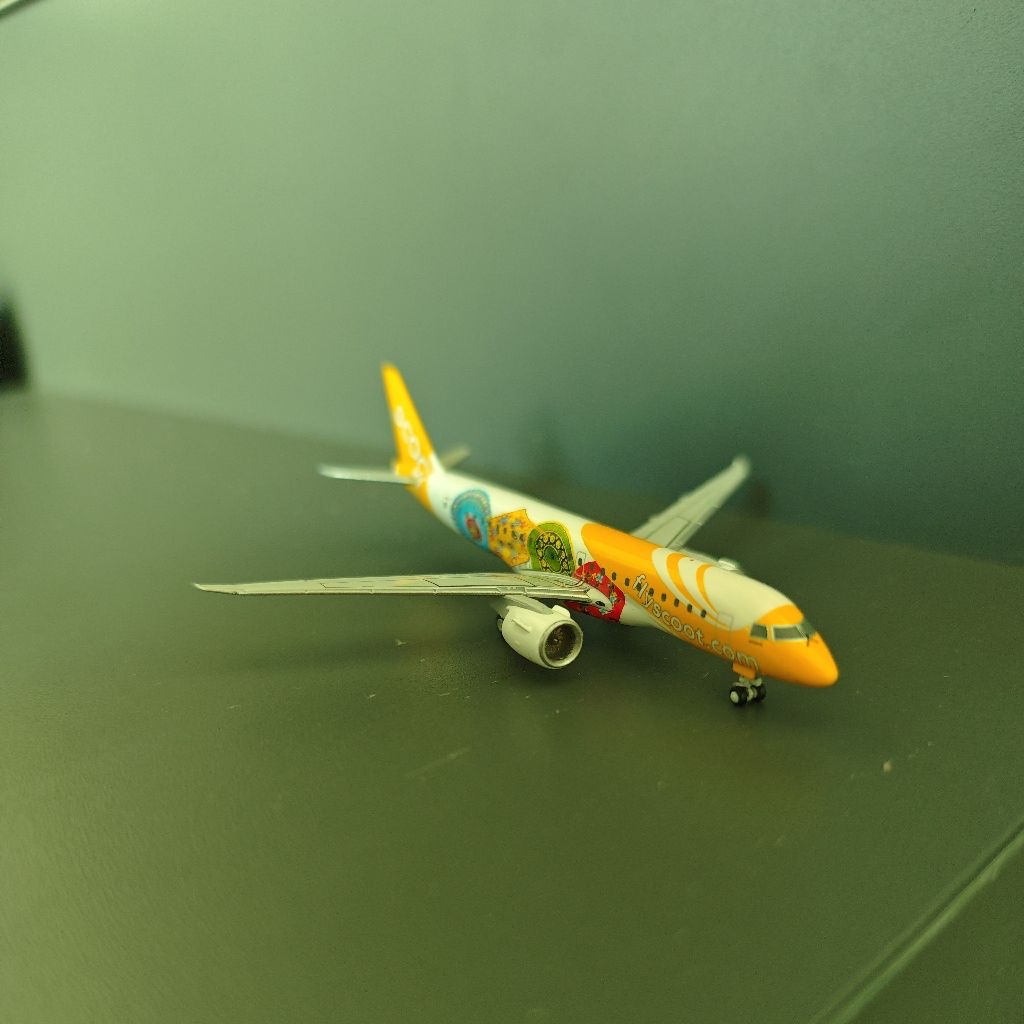 Scoot E190-E2 1:400 (Limited Scoot X Lasalle)