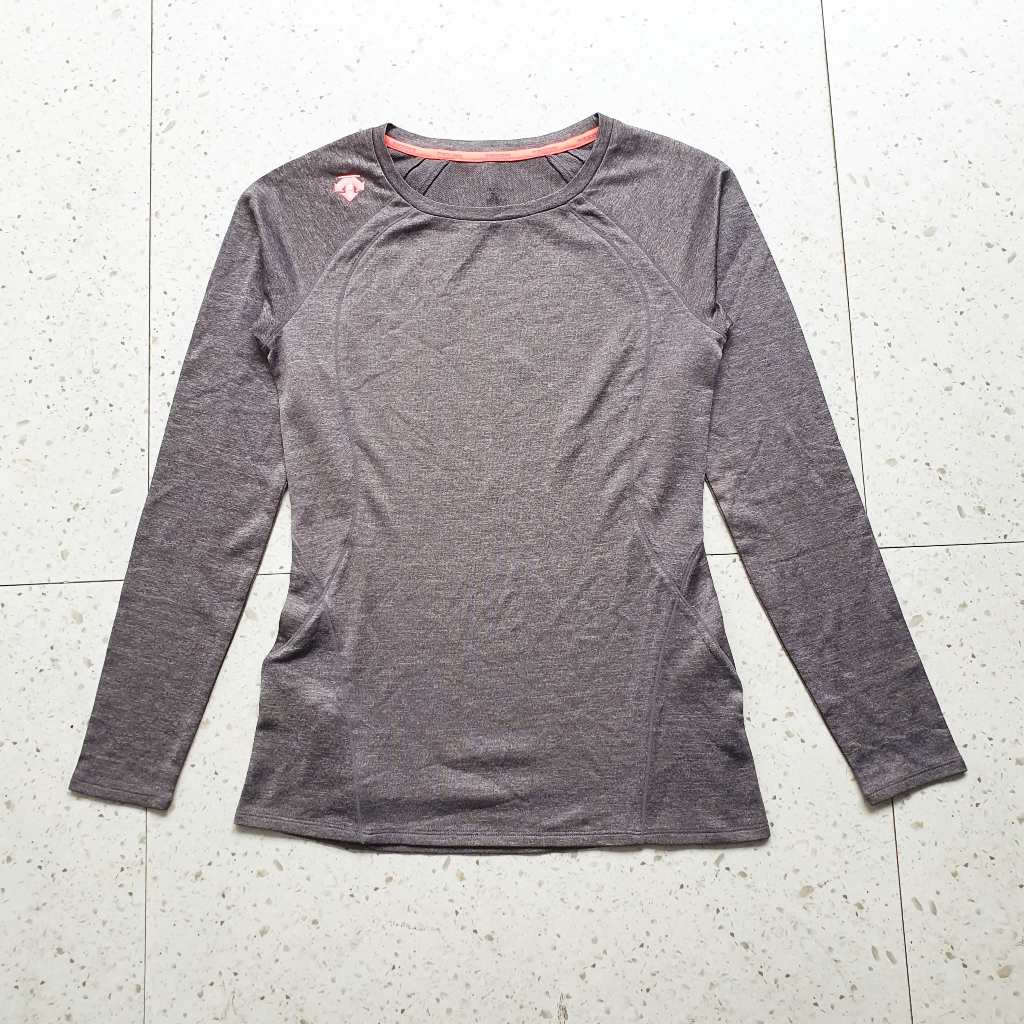 Baju Kaos Sweater Wanita Anak Descente / Size S - LD 41 cm / Bekas - Second - Preloved