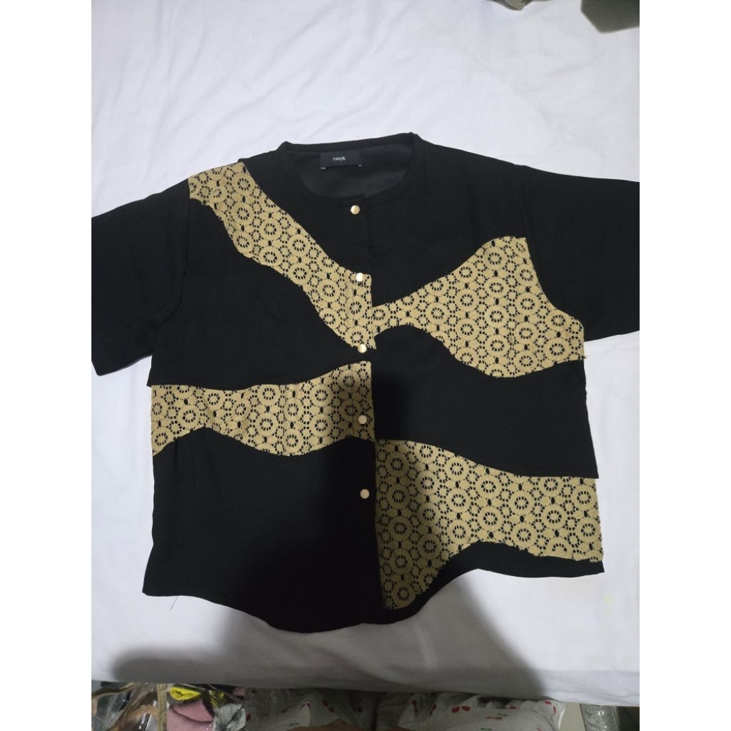 Kemeja Wanita Lengan Pendek CMYK Preloved