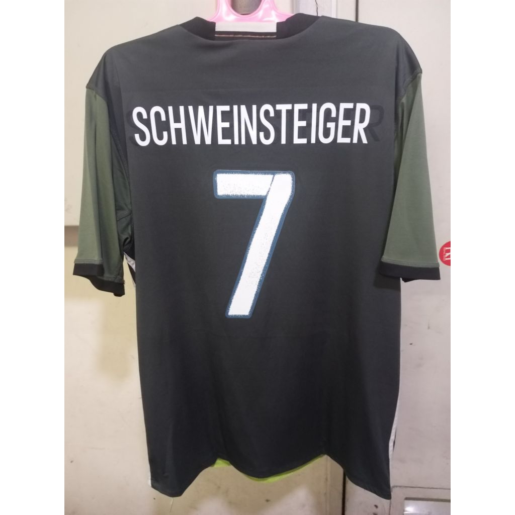 Official jerman away fullset kualifikasi euro 2016 dan size xl aja.