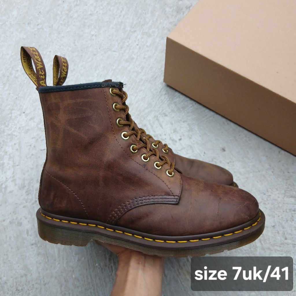 dr. martens 1460 crazy horse
