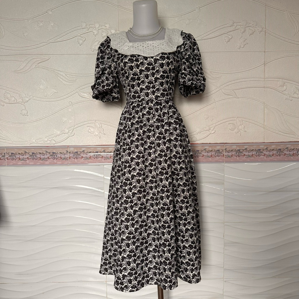 Hitam putih dress natal
