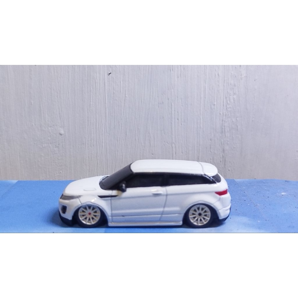 RMZ City 1/64 Range Rover Evoque White