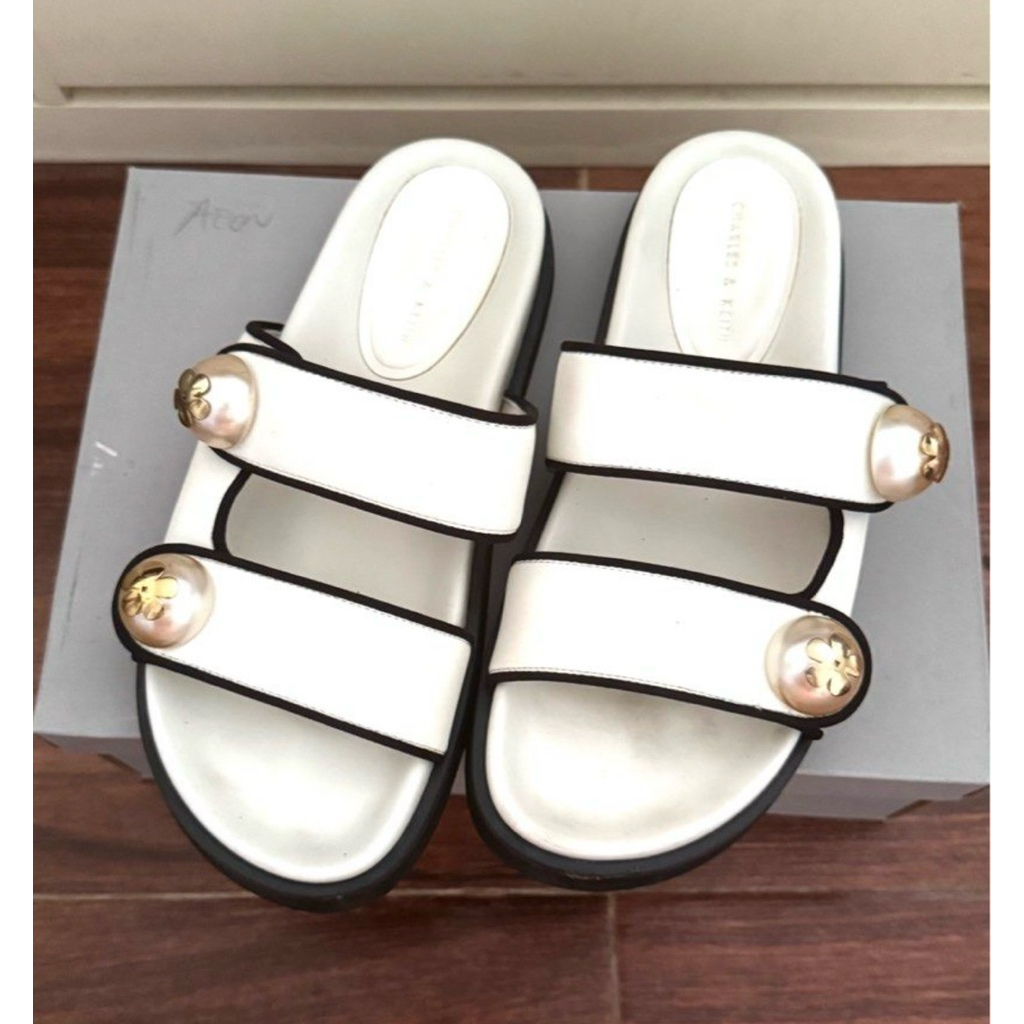 [PRELOVED] SANDAL CHARLES KEITH
