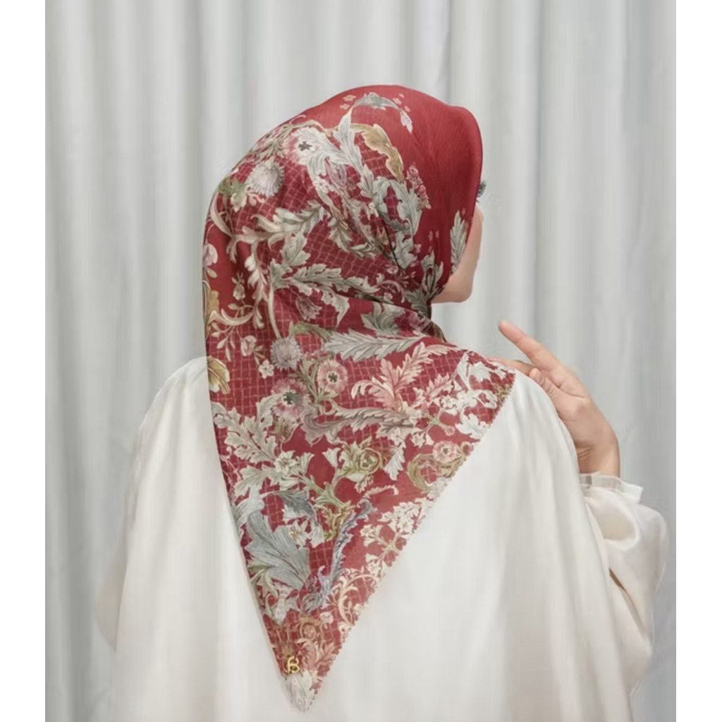 preloved buttonscarves royal grandeur