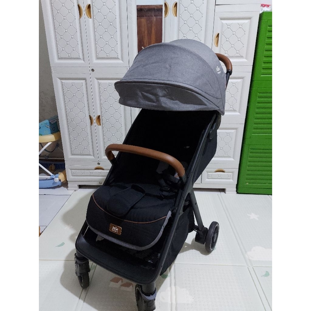 Joie Signature Parcel - Carbon Preloved